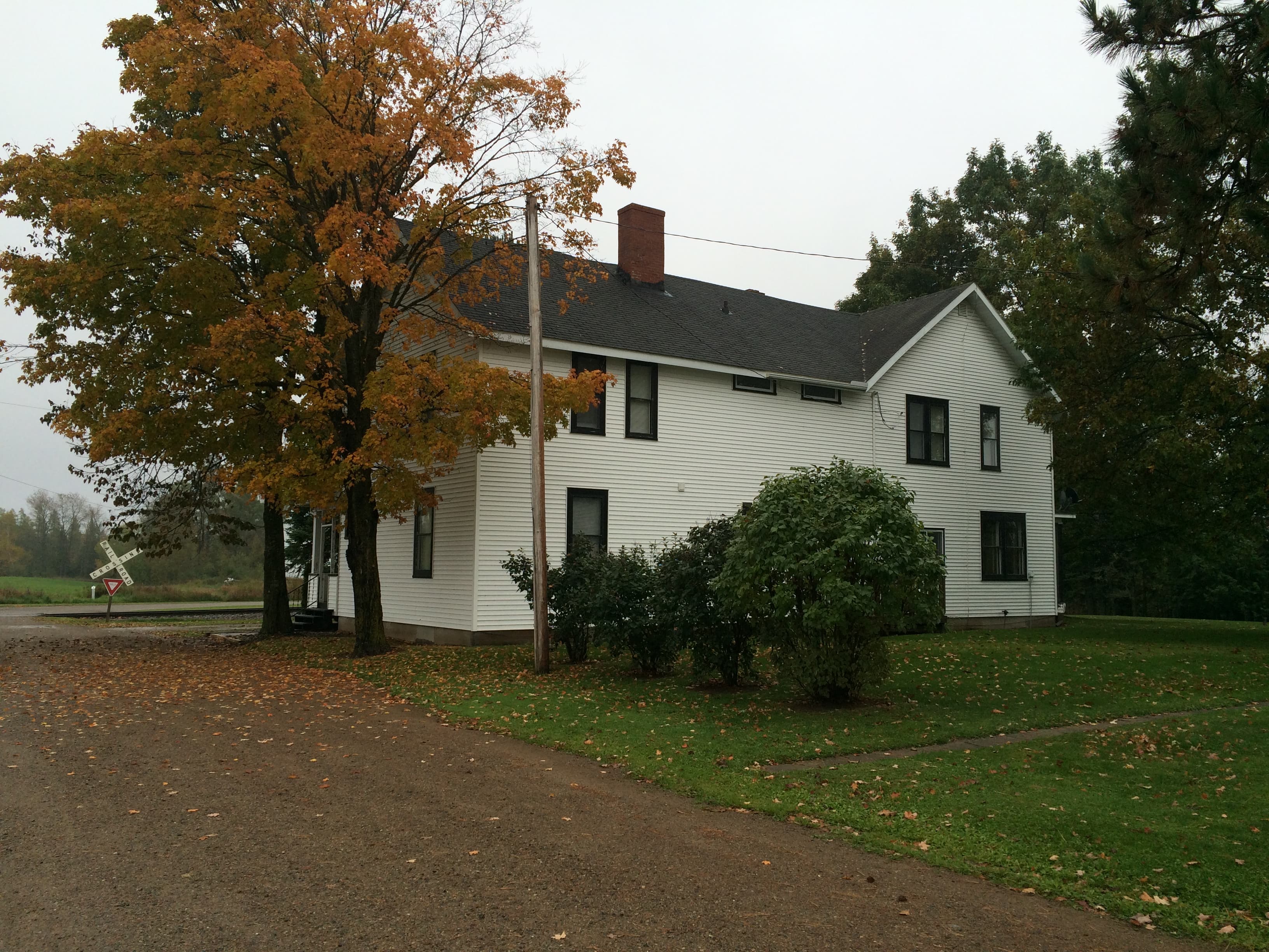 Lodge exterior with fall foliage